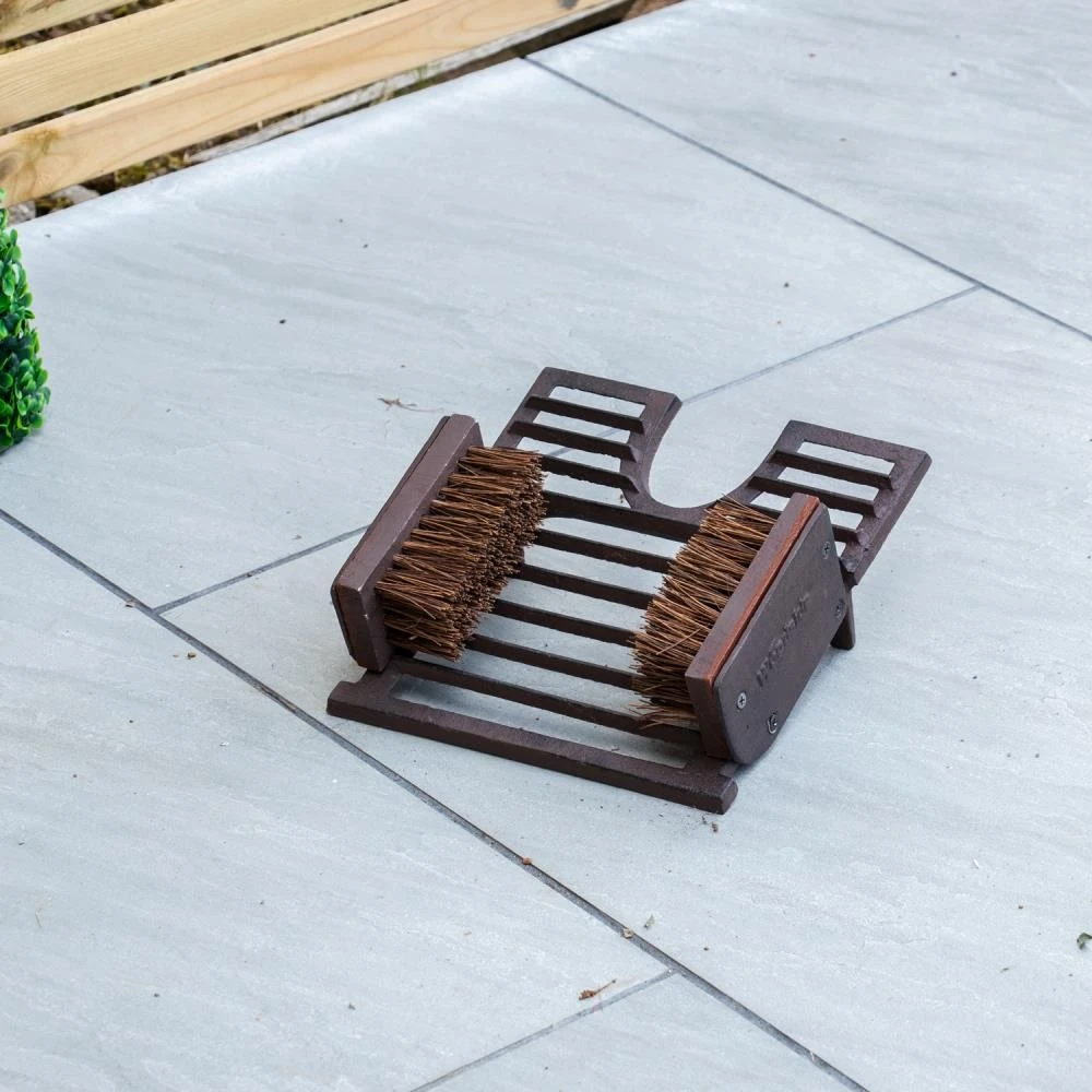 Woodside Cast Iron 3 In 1 Boot Brush, Jack & Scraper Outdoor Shoe Mud Cleaner - Image 3